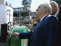 Milosevic pusta u pogon privatizaciju NIS-a.